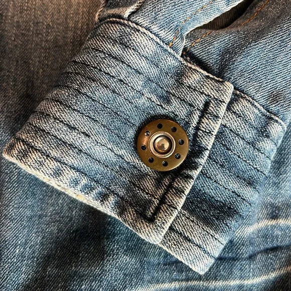 Vintage Levi’s - denim shirt, no size - Picture 4 of 10